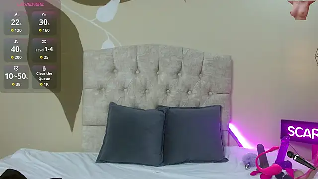 Snapshot of ScarletHott_ chatting on November 10, 2025, 11:42 am ScarletHott online show from November 10, 2025, 11:42 am