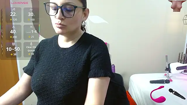 Snapshot of ScarletHott_ chatting on November 13, 2025, 6:29 pm ScarletHott online show from November 13, 2025, 6:29 pm