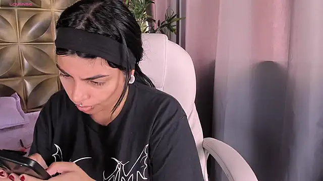 Snapshot of emily-santoss chatting on October 20, 2025, 6:08 pm emily-santoss online show from October 20, 2025, 6:08 pm
