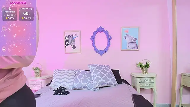 Snapshot of Nahomi_Rivera chatting on October 9, 2025, 12:47 pm Nahomi Rivera online show from October 9, 2025, 12:47 pm