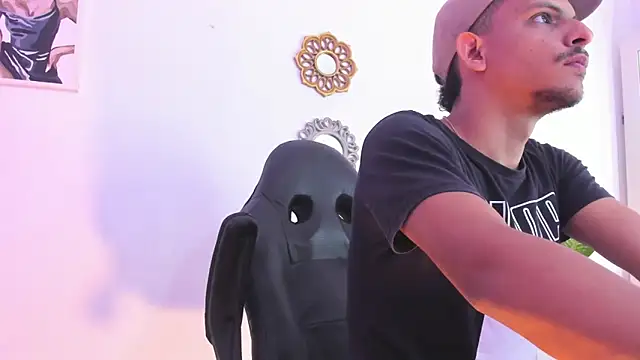 Snapshot of _Tarekk_ chatting on September 29, 2025, 2:22 pm Tarekk online show from September 29, 2025, 2:22 pm