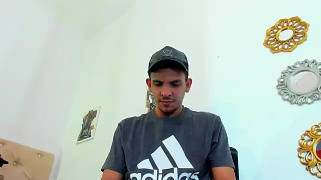 Snapshot of _Tarekk_ chatting on October 21, 2025, 8:20 pm Tarekk online show from October 21, 2025, 8:20 pm