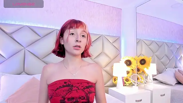 dafnne hall online show from December 18, 2025, 4:51 am