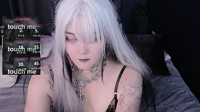 GothXRaven online show from October 19, 2025, 5:13 pm