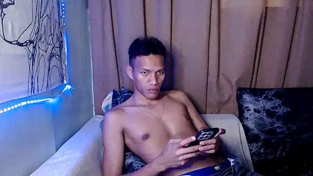 fantasy davidxx online show from October 15, 2025, 9:37 pm