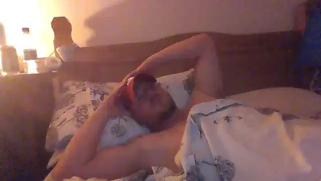 Snapshot of DadbodG chatting on October 28, 2025, 11:18 pm DadbodG online show from October 28, 2025, 11:18 pm