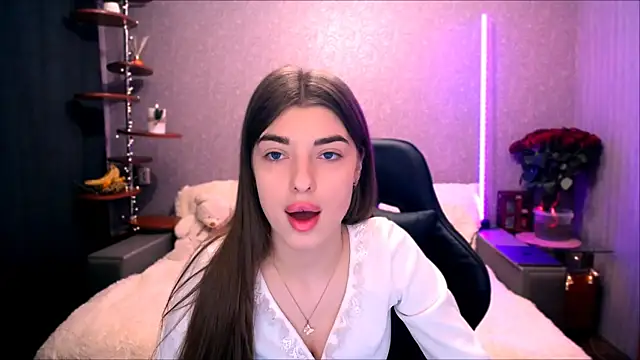 Snapshot of Dianaa_Lee0 chatting on December 2, 2025, 8:15 pm Dianaa Lee0 online show from December 2, 2025, 8:15 pm