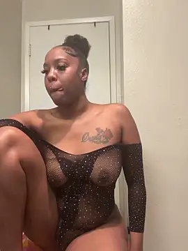 ObsessedWLyla online show from November 10, 2025, 10:58 am