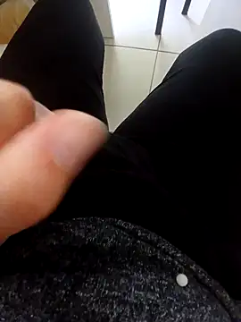 Snapshot of elisaelisa12 chatting on September 21, 2025, 10:06 am elisaelisa12 online show from September 21, 2025, 10:06 am