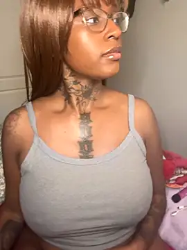 MistiSavannah online show from November 19, 2025, 2:11 am