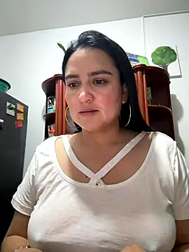 Snapshot of Rouse69_ chatting on October 15, 2025, 11:27 pm Rouse69 online show from October 15, 2025, 11:27 pm