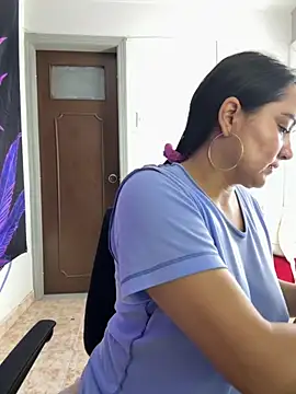 Snapshot of Rouse69_ chatting on October 31, 2025, 11:00 am Rouse69 online show from October 31, 2025, 11:00 am