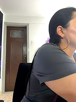 Snapshot of Rouse69_ chatting on November 17, 2025, 8:31 am Rouse69 online show from November 17, 2025, 8:31 am