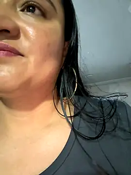 Snapshot of Rouse69_ chatting on November 25, 2025, 6:35 am Rouse69 online show from November 25, 2025, 6:35 am