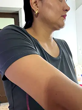 Snapshot of Rouse69_ chatting on November 28, 2025, 7:11 am Rouse69 online show from November 28, 2025, 7:11 am