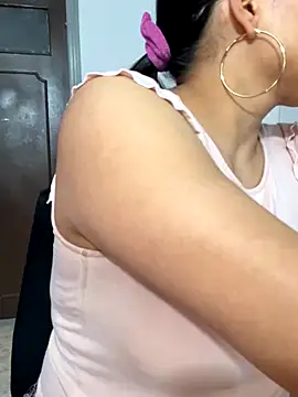 Snapshot of Rouse69_ chatting on December 4, 2025, 8:23 am Rouse69 online show from December 4, 2025, 8:23 am