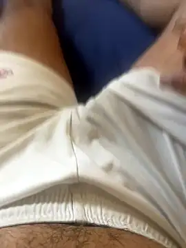 Snapshot of Beurberry19 chatting on October 8, 2025, 4:37 pm Beurberry19 online show from October 8, 2025, 4:37 pm