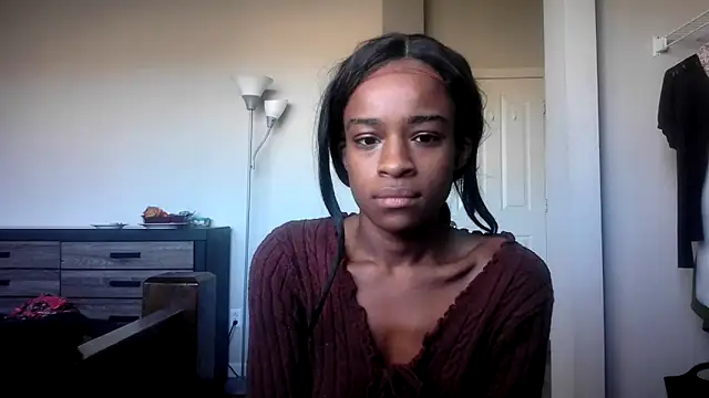 Snapshot of Marlowlovee chatting on October 15, 2025, 3:23 pm Marlowlovee online show from October 15, 2025, 3:23 pm