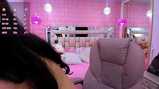 Snapshot of _laaura_ chatting on November 6, 2025, 6:20 pm laaura online show from November 6, 2025, 6:20 pm