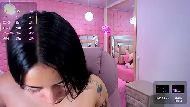 Snapshot of _laaura_ chatting on November 20, 2025, 7:24 pm laaura online show from November 20, 2025, 7:24 pm