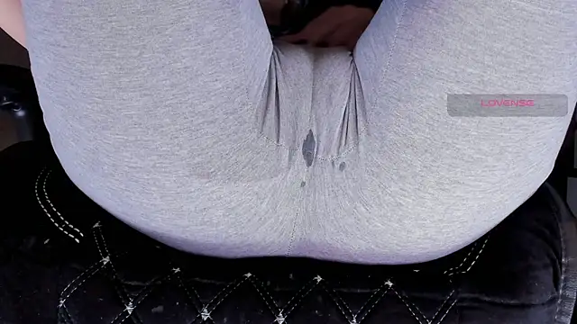 Snapshot of Cameltoe_squirt_inPants chatting on September 9, 2025, 3:44 pm Cameltoe squirt inPants online show from September 9, 2025, 3:44 pm