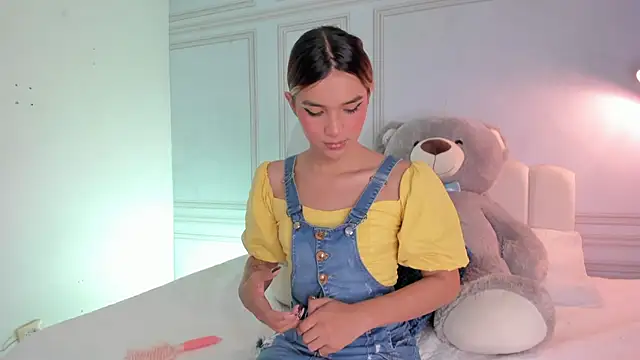 Doll Isa  online show from October 11, 2025, 7:23 pm