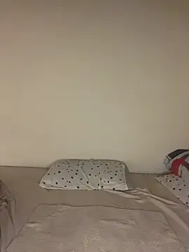 Enyagleam  online show from November 16, 2025, 2:06 am