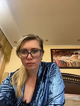 Crystal00Girl online show from October 5, 2025, 9:13 pm