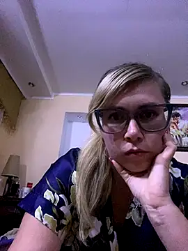 Crystal00Girl online show from October 14, 2025, 7:25 pm