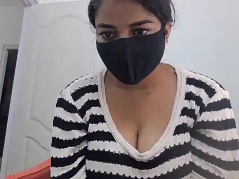 Snapshot of Little_toy_girl chatting on November 7, 2025, 4:56 am Little toy girl online show from November 7, 2025, 4:56 am