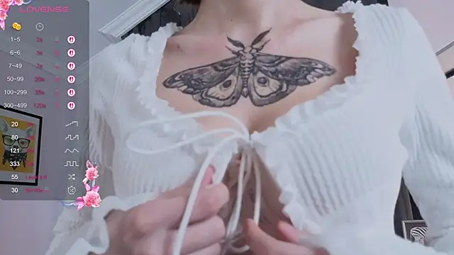 Snapshot of Sonia_Jones chatting on October 25, 2025, 6:24 pm Sonia Jones online show from October 25, 2025, 6:24 pm