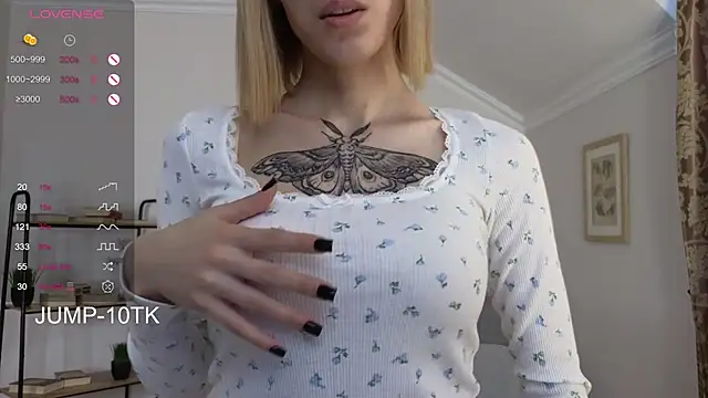 Snapshot of Sonia_Jones chatting on December 4, 2025, 9:29 am Sonia Jones online show from December 4, 2025, 9:29 am