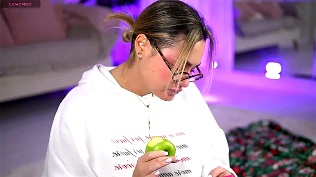 KayaAzur online show from December 17, 2025, 5:46 am