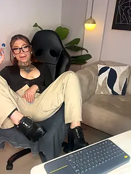 Snapshot of dreamleah_ chatting on September 22, 2025, 5:53 am dreamleah online show from September 22, 2025, 5:53 am