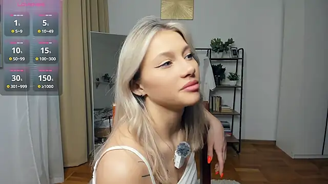 Snapshot of FaaBinaa chatting on December 1, 2025, 7:24 am FaaBinaa online show from December 1, 2025, 7:24 am