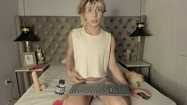 Snapshot of OliIverr22 chatting on September 22, 2025, 1:46 pm OliIverr22 online show from September 22, 2025, 1:46 pm