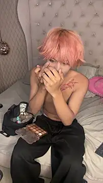 Snapshot of OliIverr22 chatting on October 24, 2025, 12:01 pm OliIverr22 online show from October 24, 2025, 12:01 pm