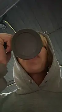 Snapshot of OliIverr22 chatting on November 3, 2025, 12:06 pm OliIverr22 online show from November 3, 2025, 12:06 pm