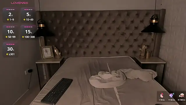 Snapshot of OliIverr22 chatting on November 22, 2025, 11:42 am OliIverr22 online show from November 22, 2025, 11:42 am