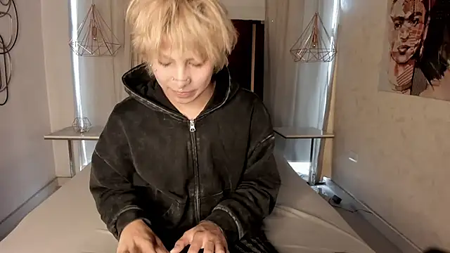 Snapshot of OliIverr22 chatting on November 25, 2025, 8:20 pm OliIverr22 online show from November 25, 2025, 8:20 pm