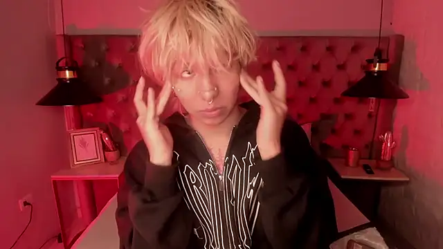 Snapshot of OliIverr22 chatting on December 2, 2025, 2:56 pm OliIverr22 online show from December 2, 2025, 2:56 pm