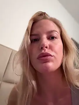 Snapshot of Chloemillerrxx chatting on September 13, 2025, 1:49 am Chloemillerrxx online show from September 13, 2025, 1:49 am