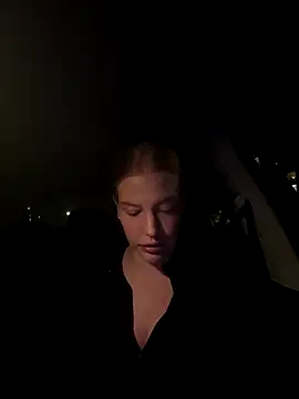 Snapshot of Chloemillerrxx chatting on September 28, 2025, 6:35 pm Chloemillerrxx online show from September 28, 2025, 6:35 pm