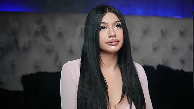 Snapshot of GiuliaSya chatting on September 15, 2025, 9:04 pm GiuliaSya online show from September 15, 2025, 9:04 pm