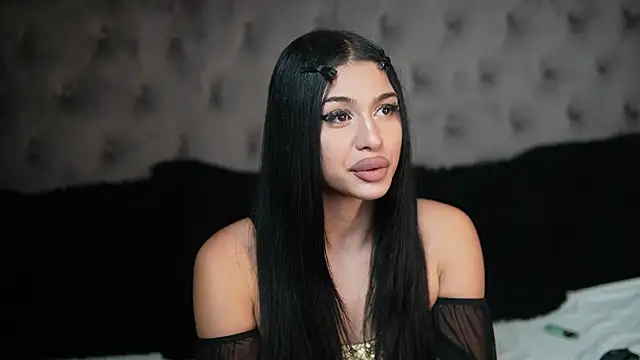 Snapshot of GiuliaSya chatting on October 11, 2025, 10:08 pm GiuliaSya online show from October 11, 2025, 10:08 pm