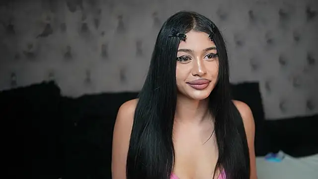 Snapshot of GiuliaSya chatting on October 15, 2025, 9:26 pm GiuliaSya online show from October 15, 2025, 9:26 pm