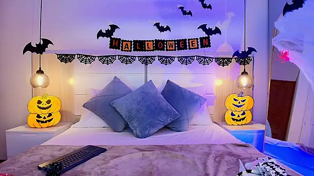 Snapshot of alehia_cute chatting on October 30, 2025, 12:45 am alehia cute online show from October 30, 2025, 12:45 am