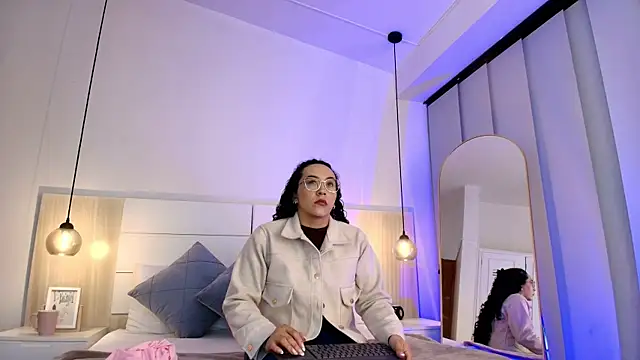 Snapshot of alehia_cute chatting on November 9, 2025, 12:58 pm alehia cute online show from November 9, 2025, 12:58 pm