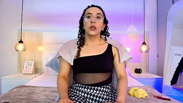 Snapshot of alehia_cute chatting on November 13, 2025, 11:14 pm alehia cute online show from November 13, 2025, 11:14 pm