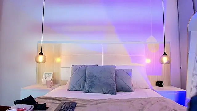 Snapshot of alehia_cute chatting on November 14, 2025, 10:29 pm alehia cute online show from November 14, 2025, 10:29 pm